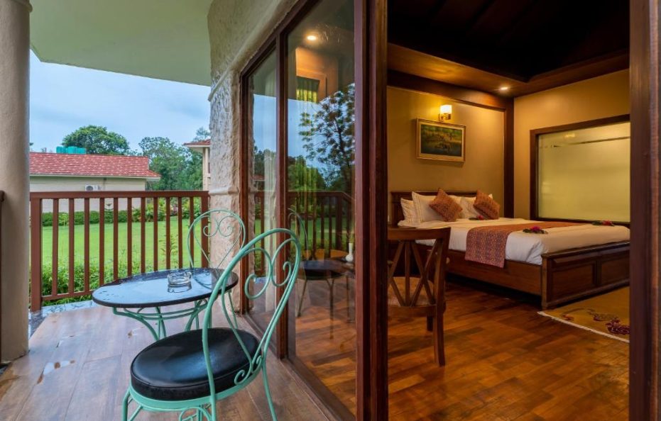 Riverbank Jungle Resort
