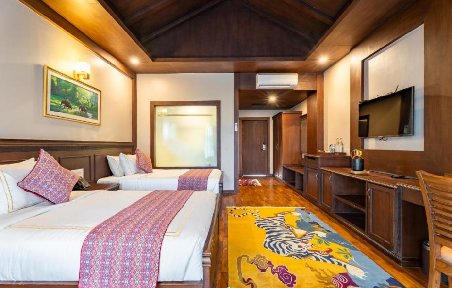 Riverbank Jungle Resort