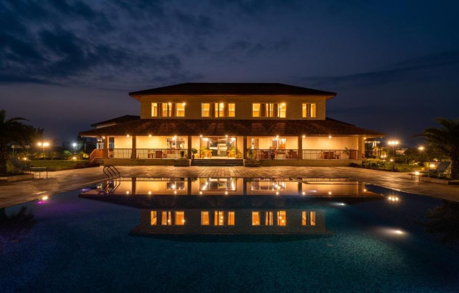 Riverbank Jungle Resort