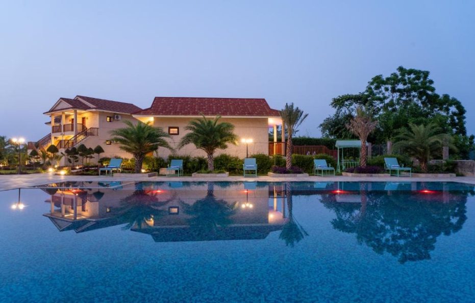 Riverbank Jungle Resort