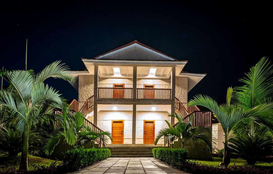 Riverbank Jungle Resort