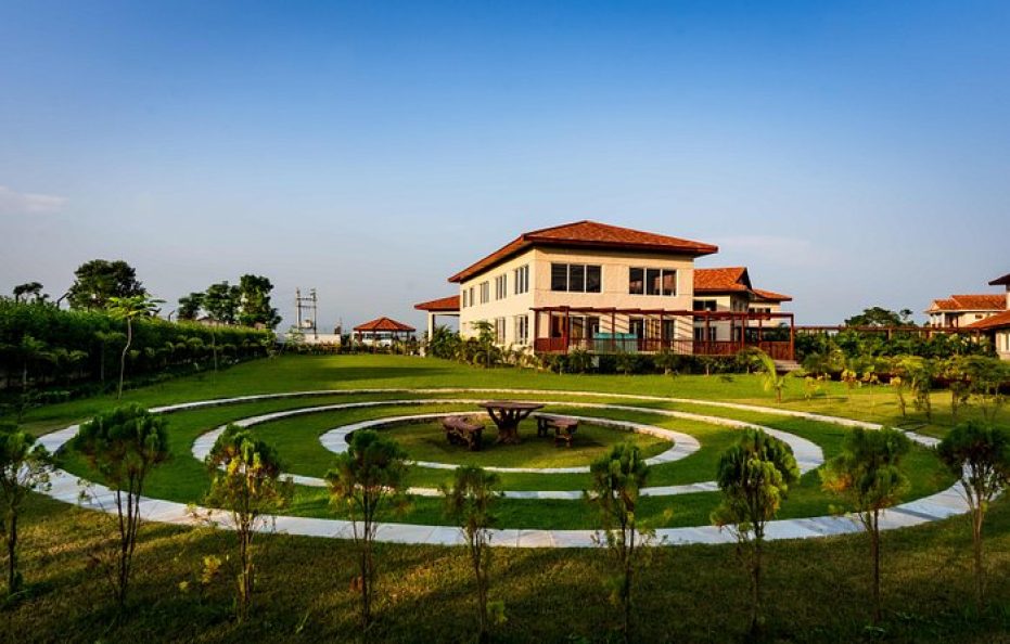 Riverbank Jungle Resort